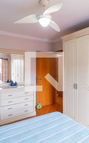 Casa à venda com 320m², 4 quartos e 6 vagasSuíte