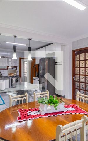 Casa à venda com 320m², 4 quartos e 6 vagasCozinha