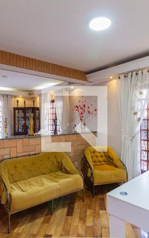 Casa à venda com 320m², 4 quartos e 6 vagasSala