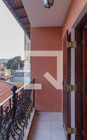 Casa à venda com 320m², 4 quartos e 6 vagasSacada do quarto 2