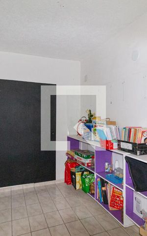 Casa à venda com 320m², 4 quartos e 6 vagasQuarto de serviço