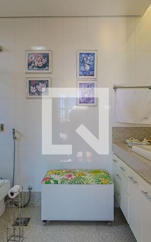 Casa à venda com 497m², 5 quartos e 6 vagas Casa à venda com 497m², 5 quartos e 6 vagasBanheiro - Quarto