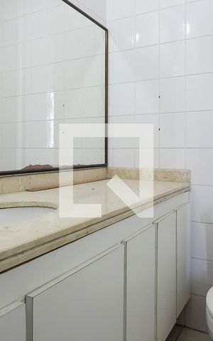Apartamento à venda com 82m², 3 quartos e 2 vagasBanheiro da suíte
