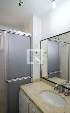 Apartamento à venda com 82m², 3 quartos e 2 vagasBanheiro da suíte