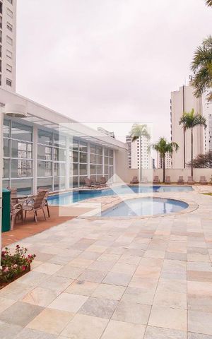 Apartamento à venda com 137m², 3 quartos e 2 vagas Apartamento à venda com 137m², 3 quartos e 2 vagasÁrea comum - Piscina