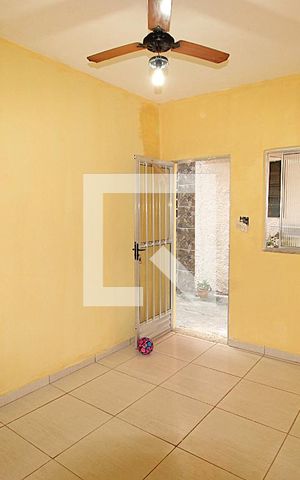 Casa à venda com 60m², 2 quartos e 1 vagaSala
