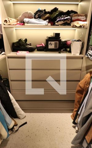 Apartamento à venda com 90m², 2 quartos e 2 vagasCloset da suíte 2