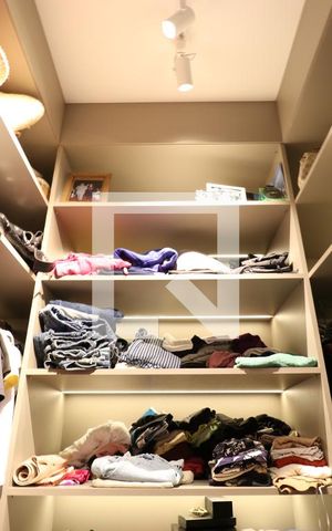Apartamento à venda com 90m², 2 quartos e 2 vagasCloset da suíte 2