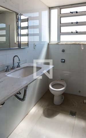 Casa à venda com 200m², 4 quartos e 2 vagas Casa à venda com 200m², 4 quartos e 2 vagasBanheiro 2
