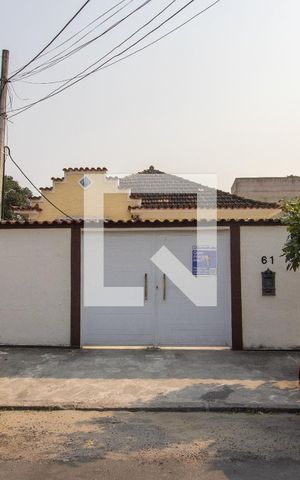 Casa à venda com 359m², 2 quartos e 2 vagas Casa à venda com 359m², 2 quartos e 2 vagasFachada