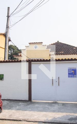 Casa à venda com 359m², 2 quartos e 2 vagas Casa à venda com 359m², 2 quartos e 2 vagasFachada