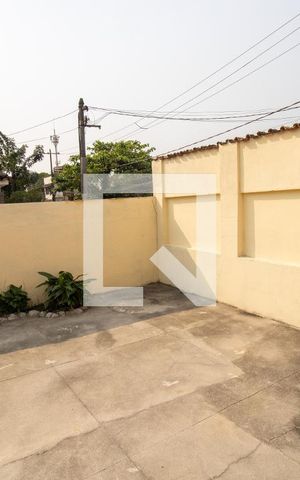 Casa à venda com 359m², 2 quartos e 2 vagas Casa à venda com 359m², 2 quartos e 2 vagasQuintal