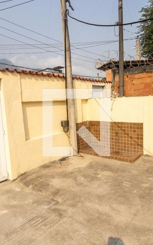 Casa à venda com 359m², 2 quartos e 2 vagas Casa à venda com 359m², 2 quartos e 2 vagasQuintal