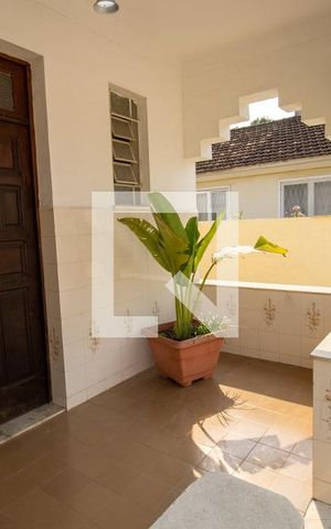Casa à venda com 359m², 2 quartos e 2 vagas Casa à venda com 359m², 2 quartos e 2 vagasVaranda
