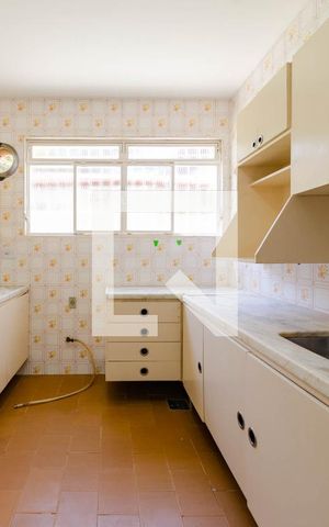 Casa à venda com 330m², 4 quartos e 8 vagas Casa à venda com 330m², 4 quartos e 8 vagasCozinha