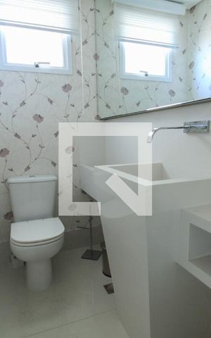 Apartamento à venda com 210m², 3 quartos e 3 vagas Apartamento à venda com 210m², 3 quartos e 3 vagasLavabo