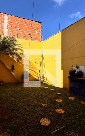 Casa à venda com 195m², 3 quartos e 7 vagas Casa à venda com 195m², 3 quartos e 7 vagasQuintal/ jardim