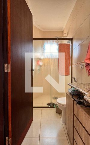 Casa à venda com 195m², 3 quartos e 7 vagas Casa à venda com 195m², 3 quartos e 7 vagasBanheiro da Suíte 1