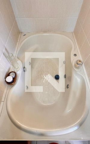 Casa à venda com 195m², 3 quartos e 7 vagas Casa à venda com 195m², 3 quartos e 7 vagasBanheiro da Suíte 1