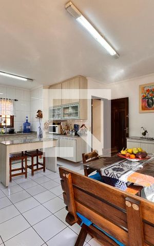 Casa à venda com 195m², 3 quartos e 7 vagas Casa à venda com 195m², 3 quartos e 7 vagasCozinha