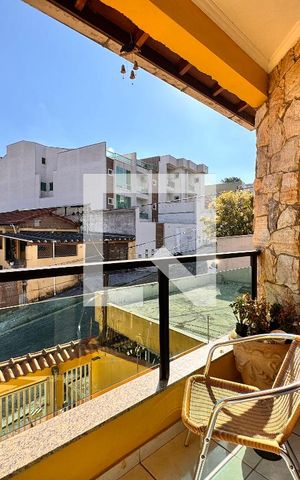 Casa à venda com 195m², 3 quartos e 7 vagas Casa à venda com 195m², 3 quartos e 7 vagasSacada