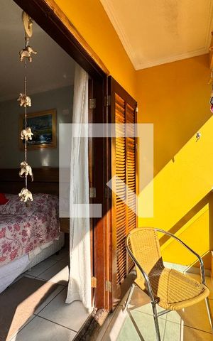Casa à venda com 195m², 3 quartos e 7 vagas Casa à venda com 195m², 3 quartos e 7 vagasSacada