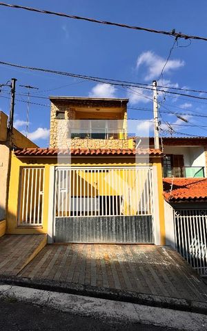 Casa à venda com 195m², 3 quartos e 7 vagas Casa à venda com 195m², 3 quartos e 7 vagasFachada