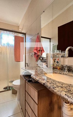 Casa à venda com 195m², 3 quartos e 7 vagas Casa à venda com 195m², 3 quartos e 7 vagasBanheiro da Suíte 1