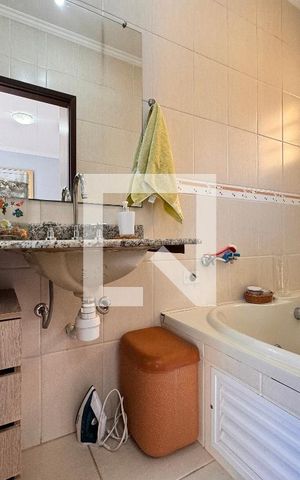Casa à venda com 195m², 3 quartos e 7 vagas Casa à venda com 195m², 3 quartos e 7 vagasBanheiro da Suíte 1