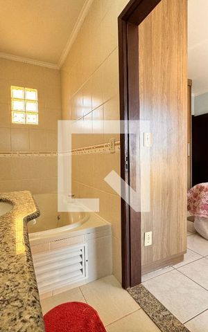 Casa à venda com 195m², 3 quartos e 7 vagas Casa à venda com 195m², 3 quartos e 7 vagasBanheiro da Suíte 1