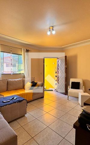 Casa à venda com 195m², 3 quartos e 7 vagas Casa à venda com 195m², 3 quartos e 7 vagasSala