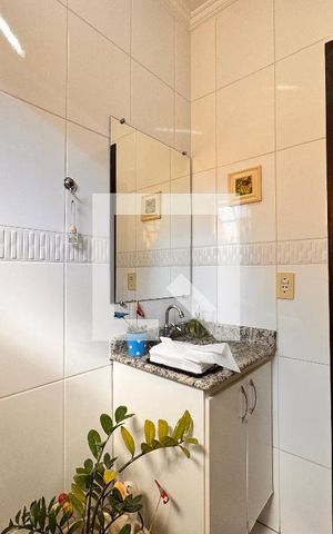 Casa à venda com 195m², 3 quartos e 7 vagas Casa à venda com 195m², 3 quartos e 7 vagasLavabo