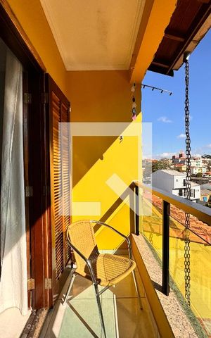 Casa à venda com 195m², 3 quartos e 7 vagas Casa à venda com 195m², 3 quartos e 7 vagasSacada