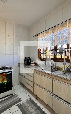 Casa à venda com 195m², 3 quartos e 7 vagas Casa à venda com 195m², 3 quartos e 7 vagasCozinha