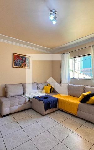 Casa à venda com 195m², 3 quartos e 7 vagas Casa à venda com 195m², 3 quartos e 7 vagasSala