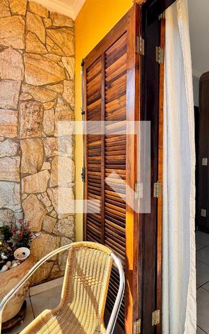 Casa à venda com 195m², 3 quartos e 7 vagas Casa à venda com 195m², 3 quartos e 7 vagasSacada