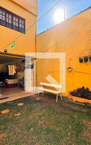 Casa à venda com 195m², 3 quartos e 7 vagas Casa à venda com 195m², 3 quartos e 7 vagasQuintal/ jardim