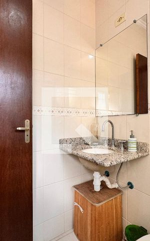 Casa à venda com 195m², 3 quartos e 7 vagas Casa à venda com 195m², 3 quartos e 7 vagasBanheiro da Suíte 2