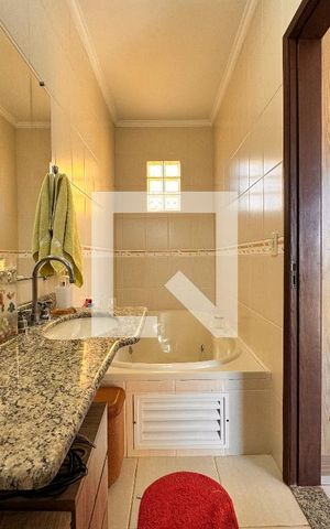 Casa à venda com 195m², 3 quartos e 7 vagas Casa à venda com 195m², 3 quartos e 7 vagasBanheiro da Suíte 1