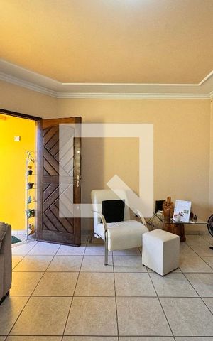 Casa à venda com 195m², 3 quartos e 7 vagas Casa à venda com 195m², 3 quartos e 7 vagasSala