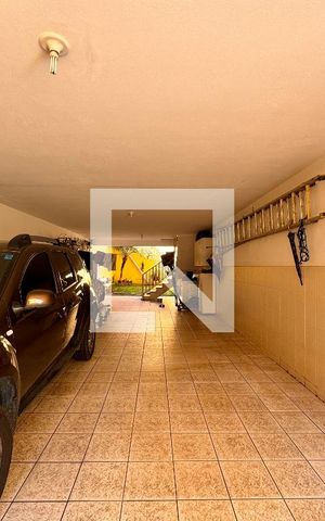 Casa à venda com 195m², 3 quartos e 7 vagas Casa à venda com 195m², 3 quartos e 7 vagasGaragem