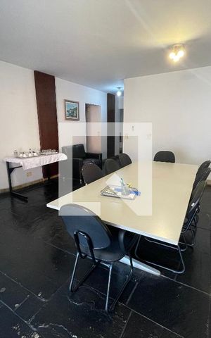 Casa à venda com 295m², 4 quartos e 4 vagas Casa à venda com 295m², 4 quartos e 4 vagasSala