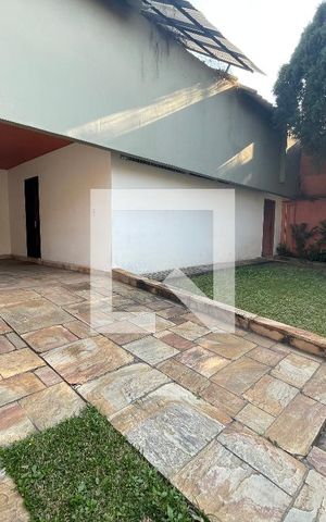 Casa à venda com 295m², 4 quartos e 4 vagas Casa à venda com 295m², 4 quartos e 4 vagasGaragem