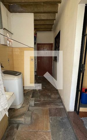 Casa à venda com 295m², 4 quartos e 4 vagas Casa à venda com 295m², 4 quartos e 4 vagasÁrea de Serviço