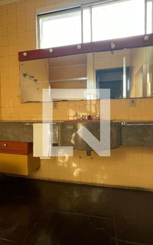 Casa à venda com 295m², 4 quartos e 4 vagas Casa à venda com 295m², 4 quartos e 4 vagasBanheiro 4