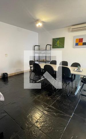 Casa à venda com 295m², 4 quartos e 4 vagas Casa à venda com 295m², 4 quartos e 4 vagasSala