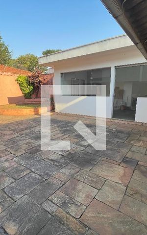 Casa à venda com 295m², 4 quartos e 4 vagas Casa à venda com 295m², 4 quartos e 4 vagasQuintal