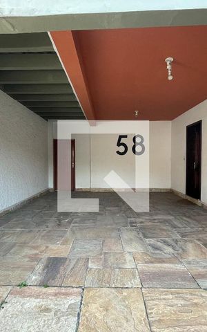 Casa à venda com 295m², 4 quartos e 4 vagas Casa à venda com 295m², 4 quartos e 4 vagasGaragem