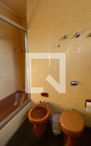 Casa à venda com 295m², 4 quartos e 4 vagas Casa à venda com 295m², 4 quartos e 4 vagasBanheiro 4