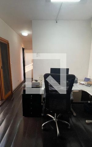 Casa à venda com 295m², 4 quartos e 4 vagas Casa à venda com 295m², 4 quartos e 4 vagasquarto 5